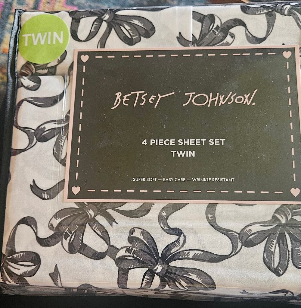 Betsey Johnson 4 piece twin sheet set Ballet Black Bows wrinkle resist Soft NIP